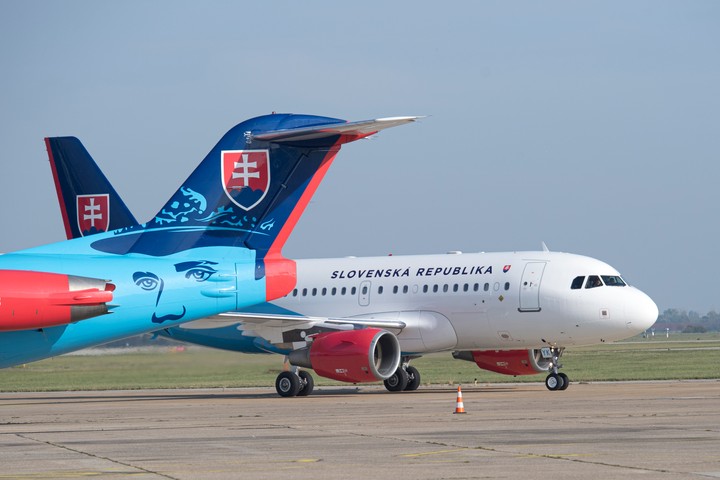 Do dejiska odletí 26 hráčov, vo Švédsku sa pripoja Sýkora s Moškom